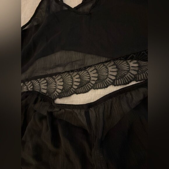 Bluebella Florence Crop Cami and Short Set - Picture 4 of 5